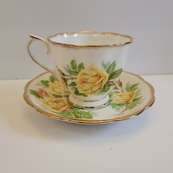 Royal Albert Bone China Tea Cup & Saucer Set Yellow Rose Pattern Gold Trim - Picture 1 of 11